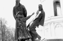 Памятник священникам и мирянам — жертвам советской власти в городе Шуя Ивановской области около колокольни Воскресенского собора