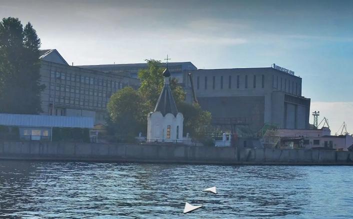    Часовня во имя святителя Николая, построенная на месте храма Спаса-на-Водах. Фото: скрин сервиса «Яндекс Панорама»